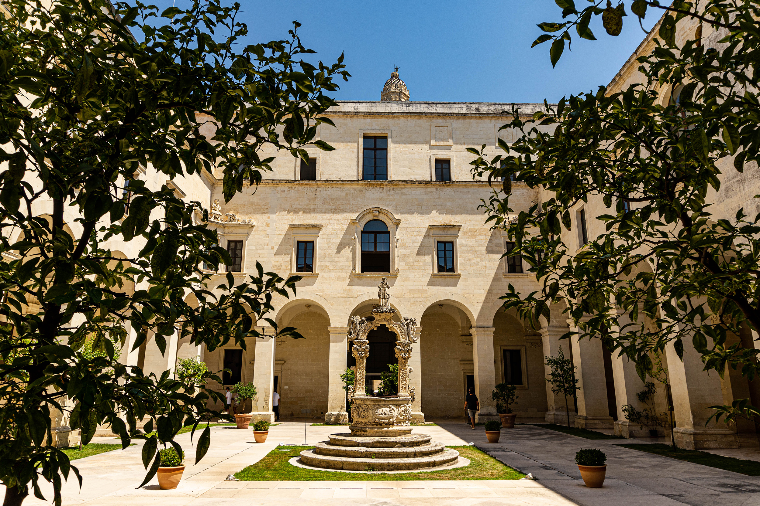 il Seminario Diocesano di Lecce, vista interna del giardino